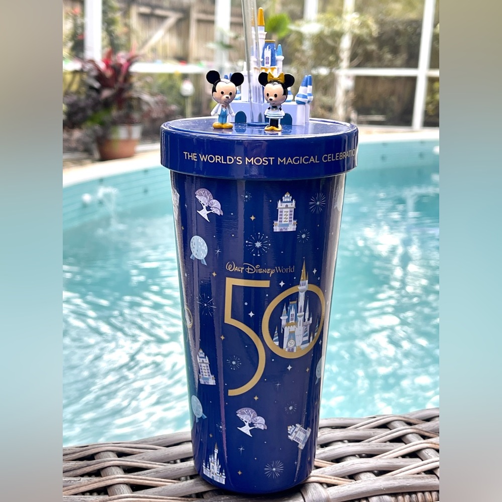 WDW 50th Anniversary collection.Mickey & Minnie Mouse w/ castle on tumbler’s lid
